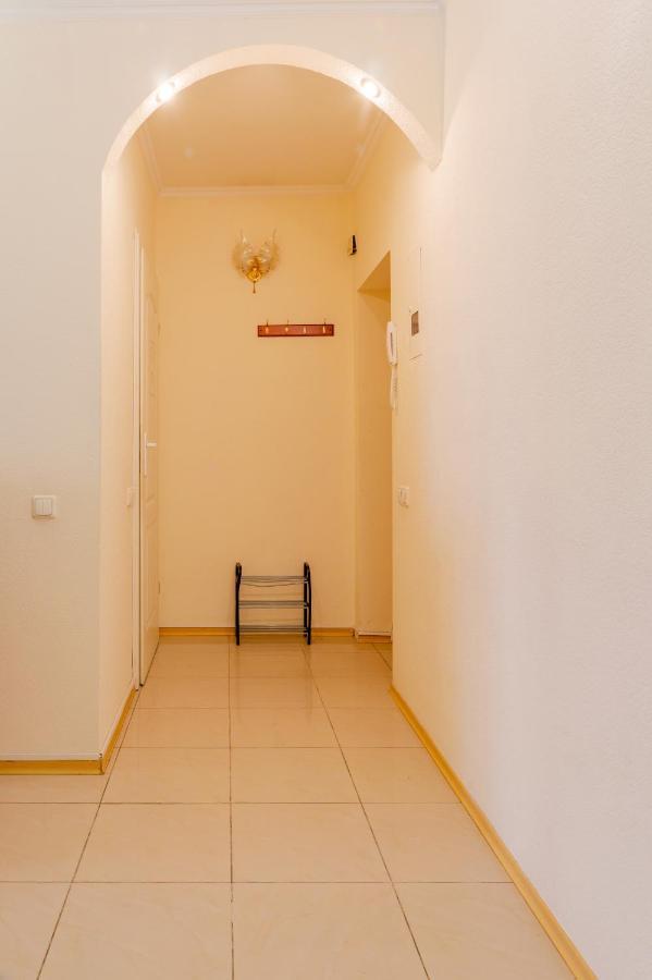 Apartment Triokhsviatytelskaya Street 3 Kyiv Exterior photo