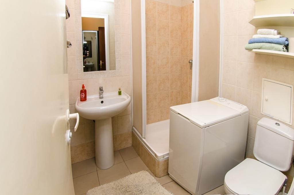 Apartment Triokhsviatytelskaya Street 3 Kyiv Exterior photo