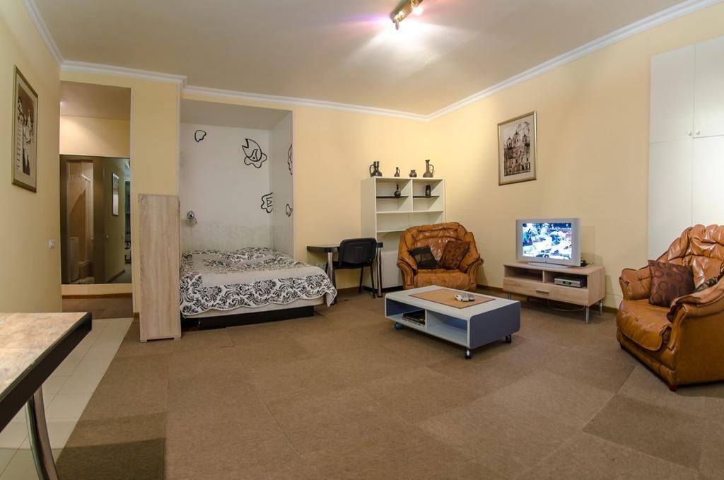 Apartment Triokhsviatytelskaya Street 3 Kyiv Exterior photo