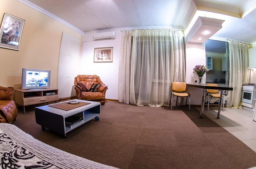 Apartment Triokhsviatytelskaya Street 3 Kyiv Exterior photo
