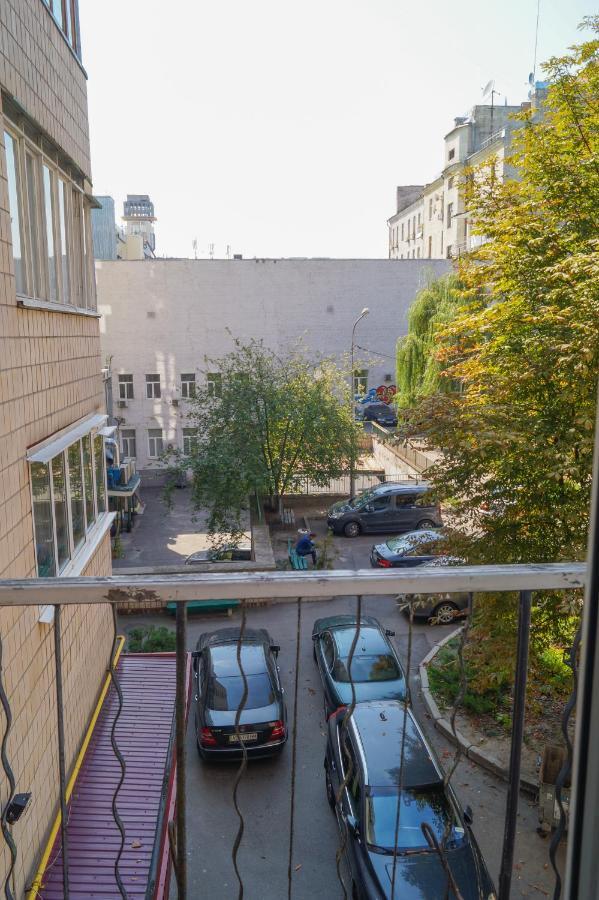 Apartment Triokhsviatytelskaya Street 3 Kyiv Exterior photo