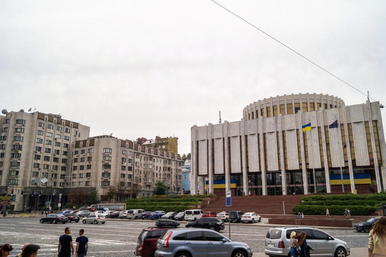 Apartment Triokhsviatytelskaya Street 3 Kyiv Exterior photo